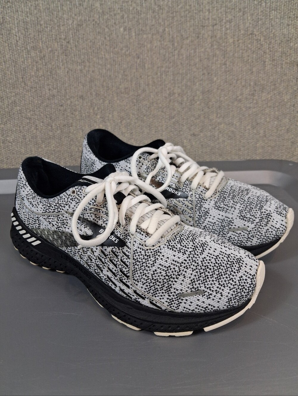 Brooks Adrenaline GTS 21 Black White Knit Stability Running Shoes Womens Size 9
